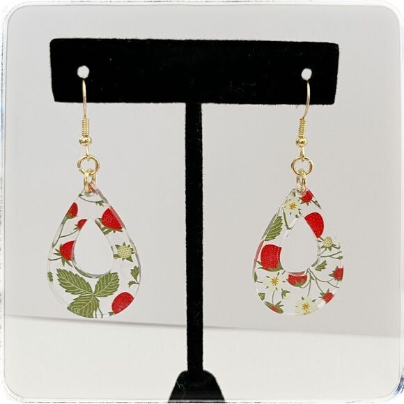 Handmade strawberry printed acrylic earrings - Picture 1 of 2
